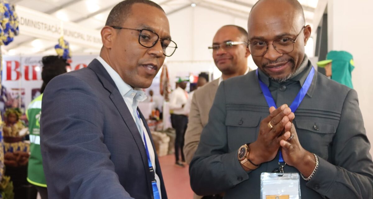 MINISTRO DE ESTADO PARA COORDENAÇÃO ECONÓMICA VISITA STAND DO CFL NA FMCA