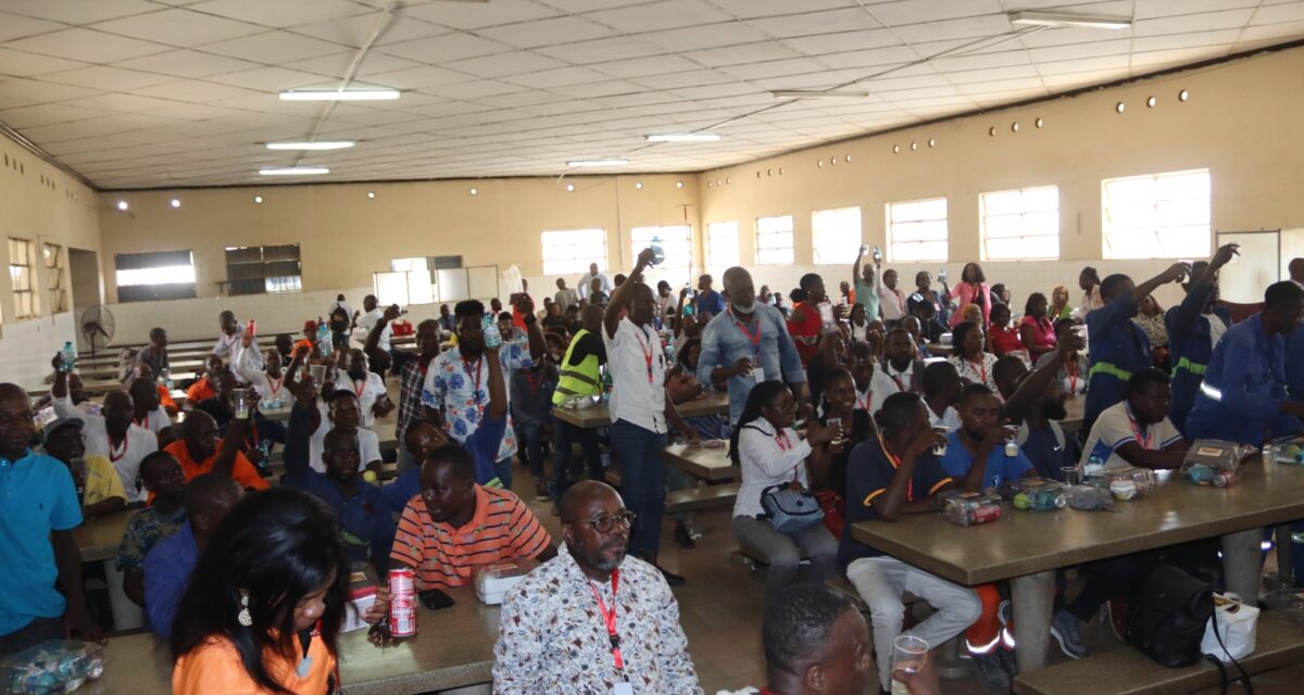 CAMINHO DE FERRO DE LUANDA ENCERRA JORNADA COMEMORATIVA ALUSIVA AO PRIMEIRO DE MAIO.